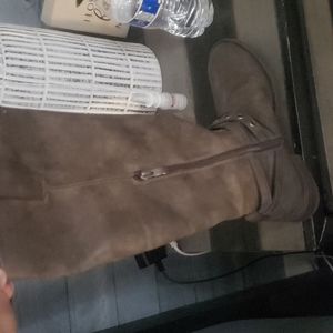 Pair of boots